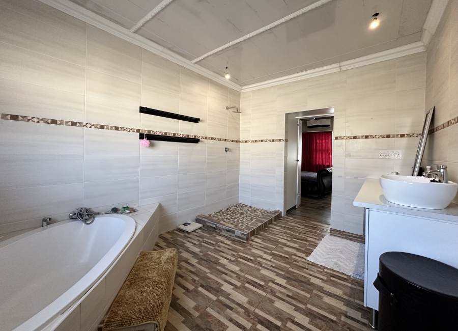 4 Bedroom Property for Sale in Southernwood Eastern Cape